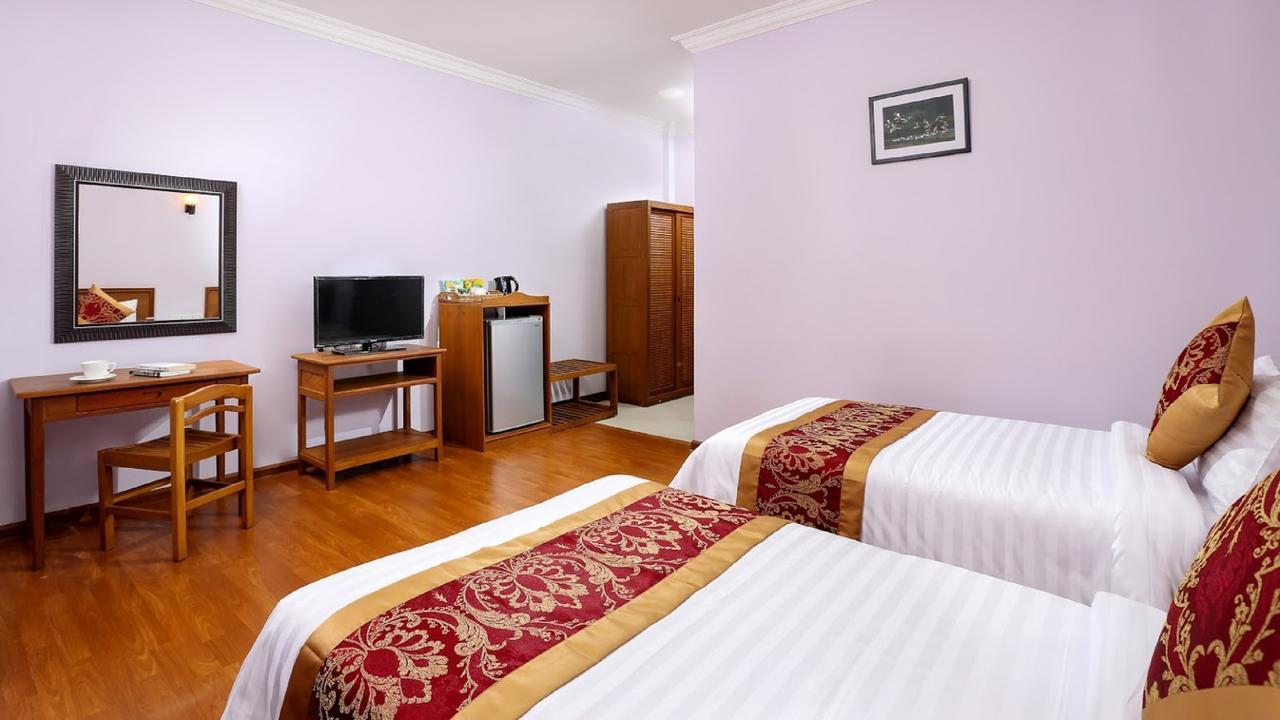 Hotel Corolla Yangon Esterno foto